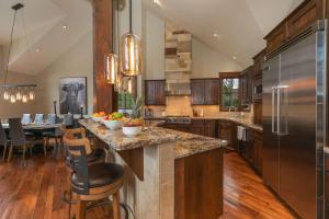 Snowy Point Chalet: True Mountain Luxury