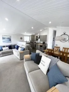 Diddly Squat Lodge with hot tub, Pendle View Holiday Park - Sabden