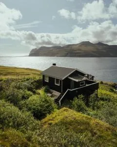 Cottage with stunning view of the sea and islands. - Kvívík