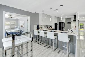 The Gardens - Luxe, Pool, Mins to Hard Rock Stadium