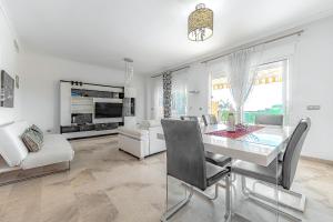 Ocean view Family Apartment in Playa La Arena