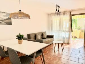 Pambnb - 250m to Beach, Family Pools, Wi-Fi & BBQ