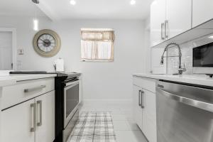 Expansive wiith pool access, 10 mins from Pompano Beach