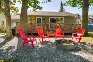 Higgins Lake Cottage with Private Fire Pit and Grill! - Roscommon