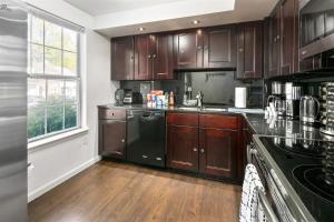 3BR TH 40 Mins from DC, Pets OK, Fenced Yard