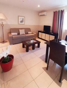 Centre ville à 5 mn à pied du Palais et plages