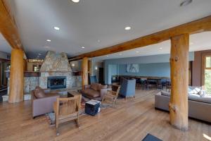 Snow Creek Lodge by StayIn