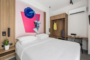 Super Q room in The Q Hotel