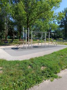 Uroczy Apartament z Garażem