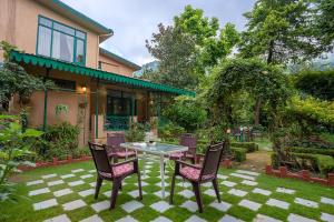 Sanjwat Homestays Bhimtal - Largest 5BR Luxury Orchard Villa