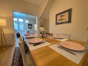 Maison de Charme - 4 Chambres - Courette & Parking Gratuit