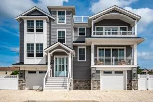 MyLBIBeachRental, 6 from Beach, 6 Bedroom, 4.5 Bath, Sleeps 12, New Construction - Ship Bottom