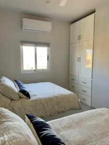 12C Amazing Views, Brand New Top Floor 2BR 2BA