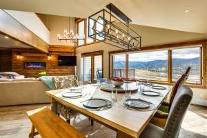 Mountain Adventure Home Base - Ski, Hike and Chill!