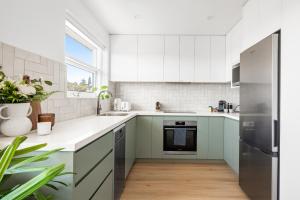 Coogee Ocean View - Deluxe one bedroom apartment