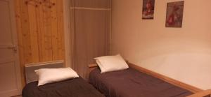 Ustou Guzet neige, appartement de 32 M2 avec balcon dans les Pyrénées aux pieds des pistes