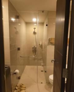 Uptown Parksuites Tower 1 at BGC - Staycations Up Above 12