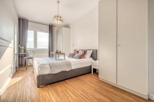 Manufaktura Business Suites - Parking, Balcony, Nature View - by Rentujemy