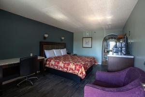 Deluxe King Room room in Excel Inn & Suites