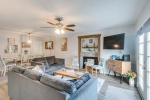 Coastal St Simons Retreat Near Gascoigne Bluff!