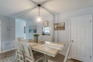 Coastal St Simons Retreat Near Gascoigne Bluff!