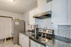 Coastal St Simons Retreat Near Gascoigne Bluff!