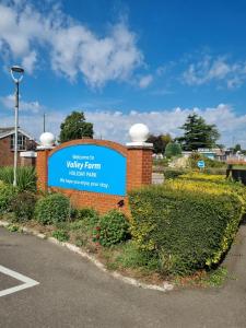 Modern Family Caravan with WiFi at Valley Farm, Clacton-on-Sea