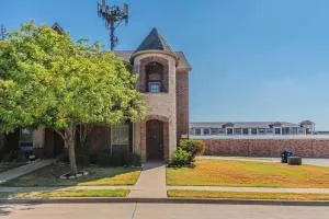 The Castle! by the Lake with Pool & Balcony West Plano - Little Elm
