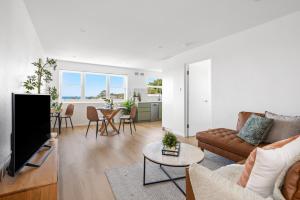 Coogee Ocean View - Deluxe one bedroom apartment