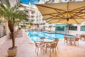 Apartamentos com piscinas na praia de Bombas