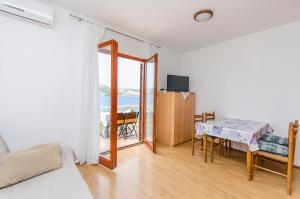 Apartments Seafront Jadranka 