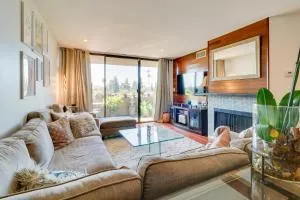 Granada Hills Condo with Community Pool and Workspace - غرانادا هيلز