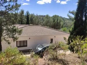 Bonita casa blanca en el bosque. - Villaharta