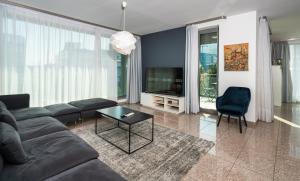 Vertigo Modern 2-Bedroom Apartment with Parking & Vitosha View