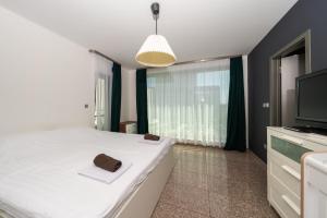 Vertigo Huge Apartment 2 Bedrooms Balcony Parking