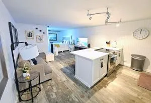 Stylish Condo Steps to Beach - Punaluu