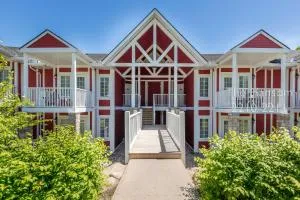 Country Club Charm - 4-Bed Radiant Resort Condo - Edgar