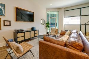 Upscale Texarkana Townhome, Walk to Downtown!