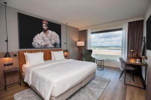 Premium Room with Airfield View room in Radisson Blu Hotel Zurich Airport