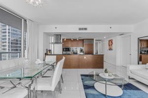 Luxurious Condo at ICON with Views