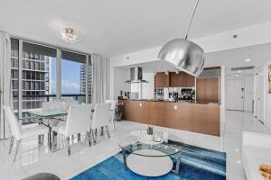 Luxurious Condo at ICON with Views