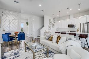 GOLDEN DREAMS ON ST. CHARLES BAY