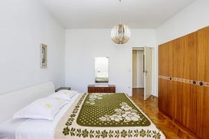 Apartments by the sea Pirovac, Sibenik - 11824