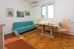 Apartments with WiFi Rijeka - 16539