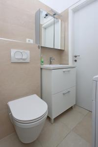 Apartments with WiFi Rijeka - 16539