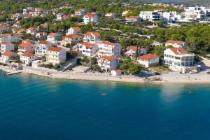 Apartments by the sea Jezera, Murter - 17007