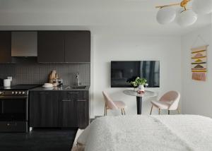A Cozy Suite in Heart of Downtown Toronto
