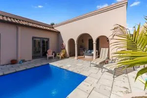 Poolside Serenity - Papamoa Beach Holiday Home - 蒂普基