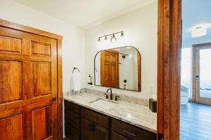 Blacktail Mountain Suites Close to Logan Health