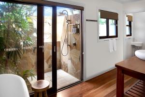 Away Guesthouse- Away on Shirley Lane